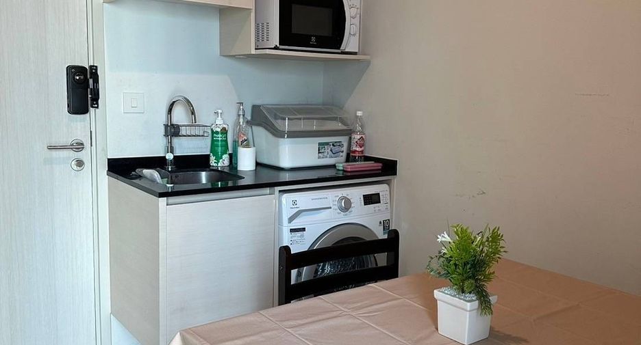 Condo en alquiler de 2 habitaciones en Huai Khwang, Bangkok