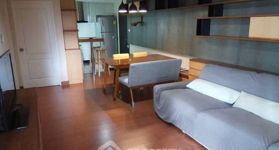 For rent 2 bedrooms condo in Huai Khwang, Bangkok