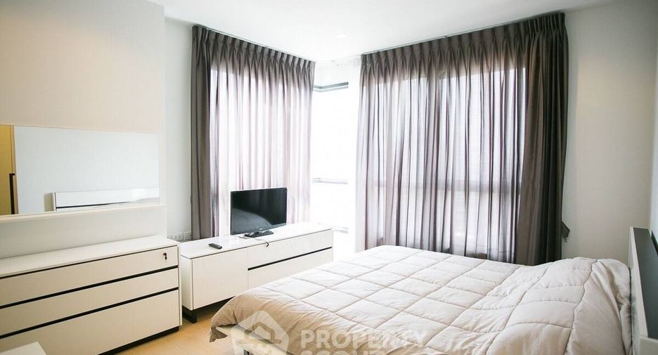 For rent 2 bedrooms condo in Watthana, Bangkok