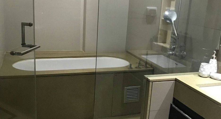 For rent 2 bedrooms condo in Pathum Wan, Bangkok