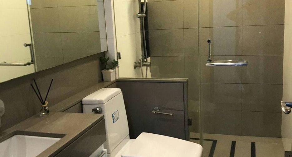 For rent 2 bedrooms condo in Pathum Wan, Bangkok