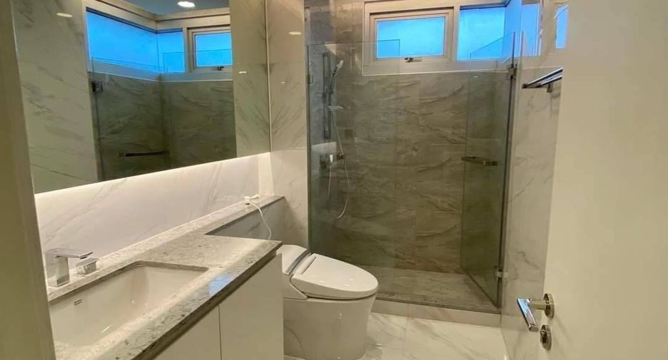 For rent 2 bedrooms condo in Khlong Toei, Bangkok