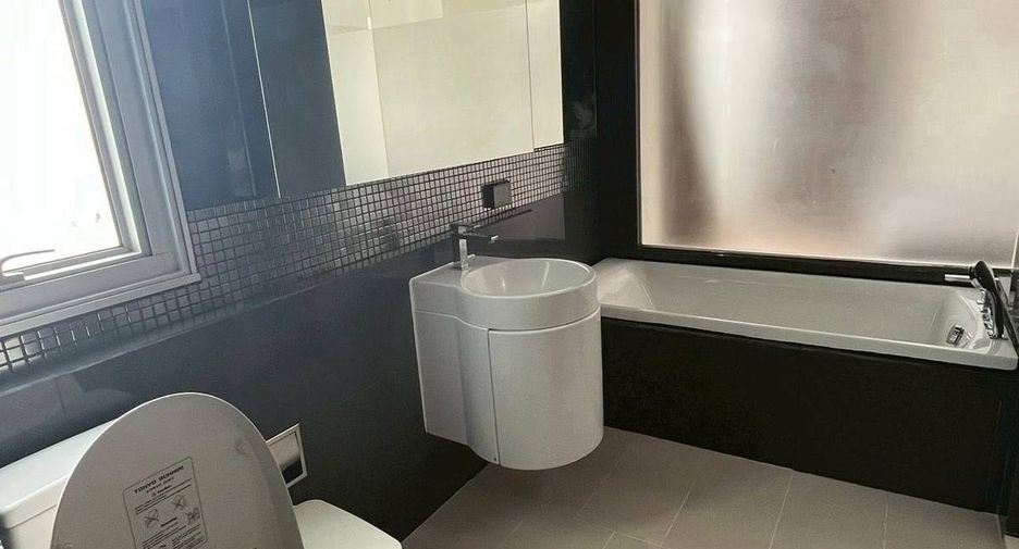 Condo en alquiler de 2 habitaciones en Phra Khanong, Bangkok