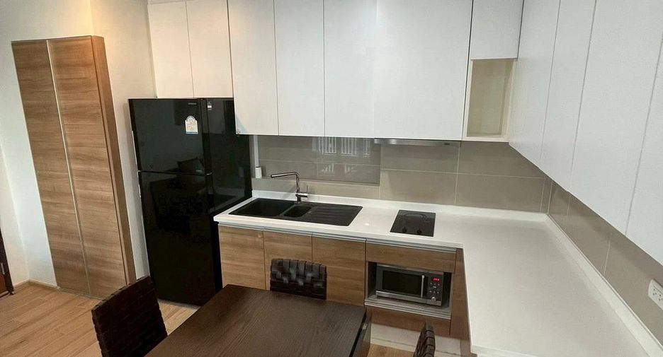 Condo en alquiler de 2 habitaciones en Phra Khanong, Bangkok