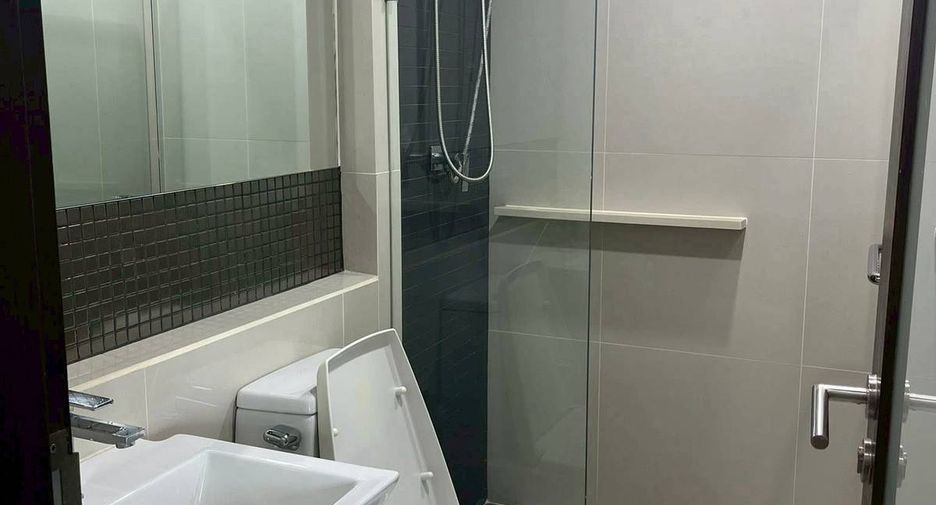Condo en alquiler de 2 habitaciones en Phra Khanong, Bangkok