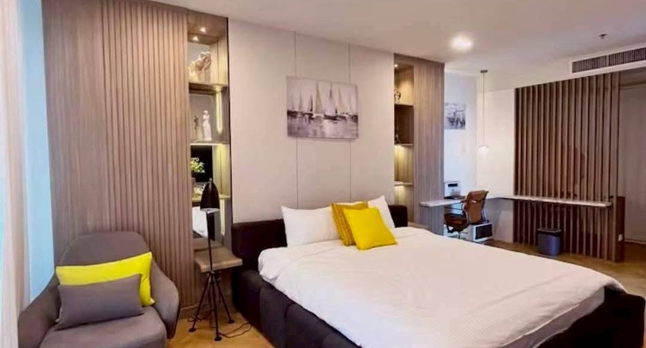For rent 3 bedrooms condo in Yan Nawa, Bangkok