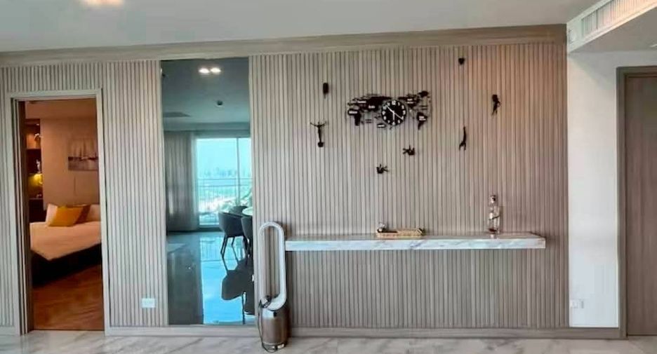 For rent 3 bedrooms condo in Yan Nawa, Bangkok