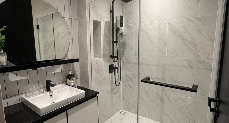 For rent 2 bedrooms condo in Khlong San, Bangkok