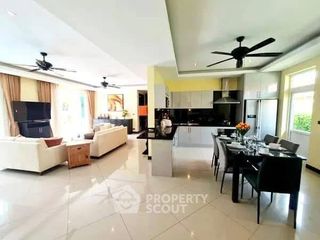 Villa en alquiler de 4 habitaciones en Bang Lamung, Chonburi