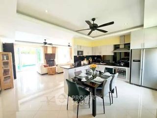 Villa en alquiler de 4 habitaciones en Bang Lamung, Chonburi