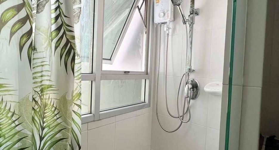 For rent 2 bedrooms condo in Pathum Wan, Bangkok