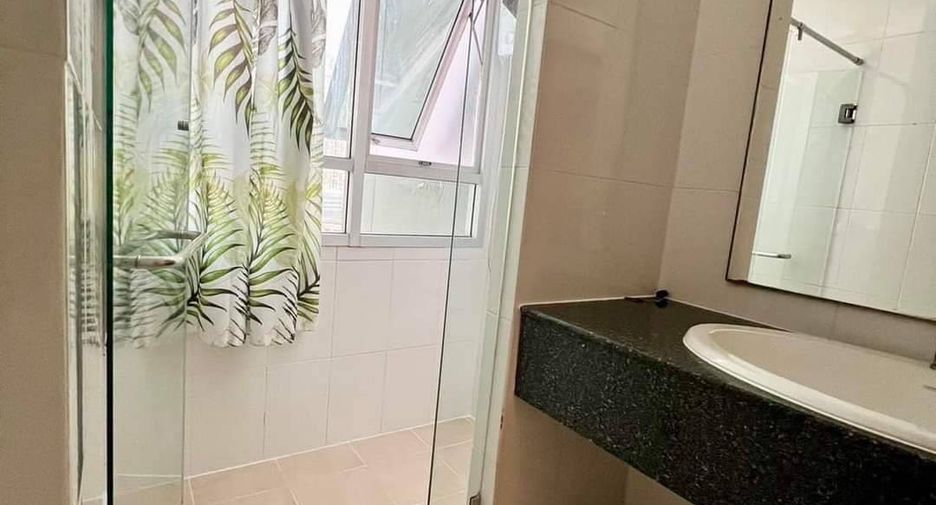For rent 2 bedrooms condo in Pathum Wan, Bangkok