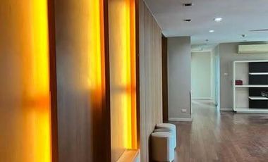 For rent 6 ベッドルーム condo in Huai Khwang, Bangkok