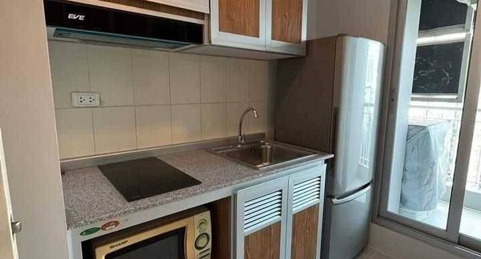 For rent 2 bedrooms condo in Huai Khwang, Bangkok