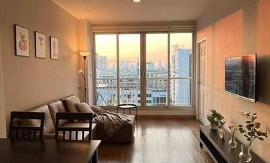 Condo en alquiler de 2 habitaciones en Huai Khwang, Bangkok