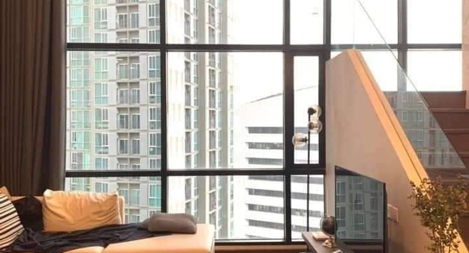 For rent 3 bedrooms condo in Huai Khwang, Bangkok