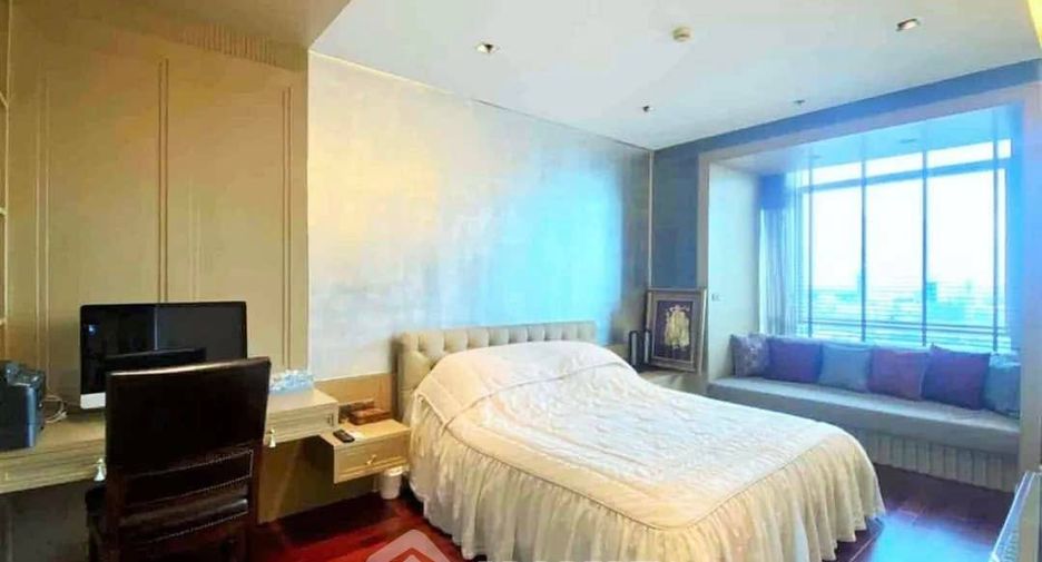 For rent 2 bedrooms condo in Pathum Wan, Bangkok