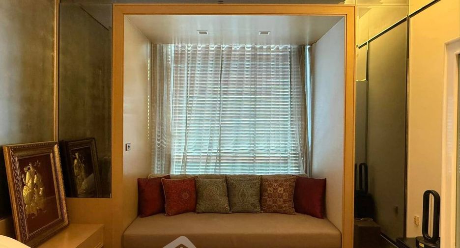 For rent 2 bedrooms condo in Pathum Wan, Bangkok