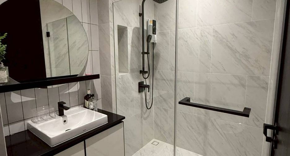 For rent 2 bedrooms condo in Khlong San, Bangkok
