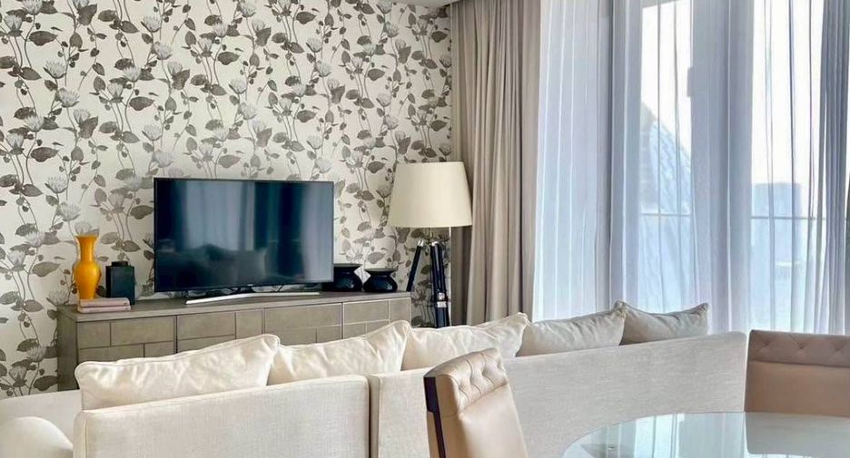 For rent 3 bedrooms condo in Pathum Wan, Bangkok