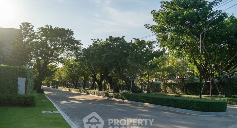 For rent 3 bedrooms house in Saphan Sung, Bangkok
