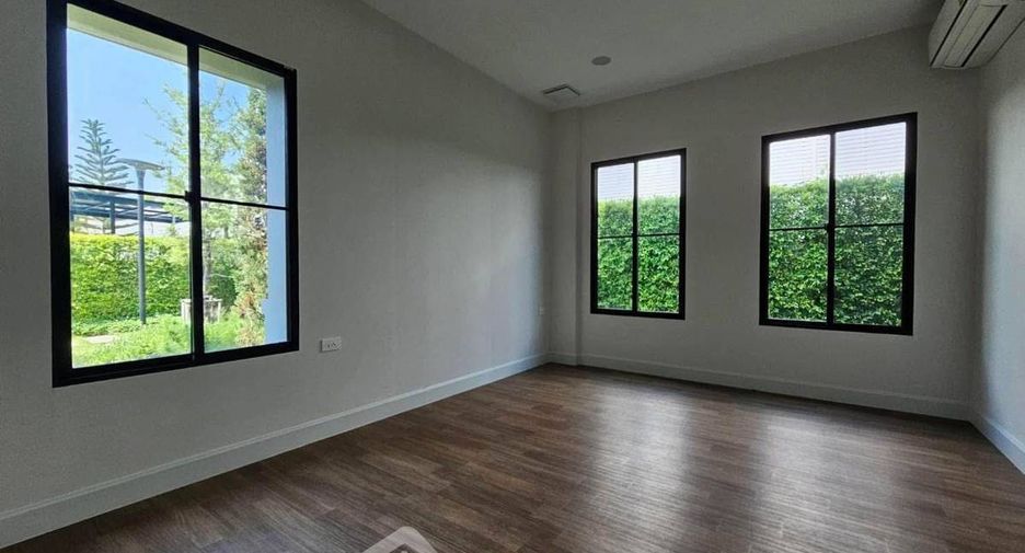 For rent 4 bedrooms house in Taling Chan, Bangkok