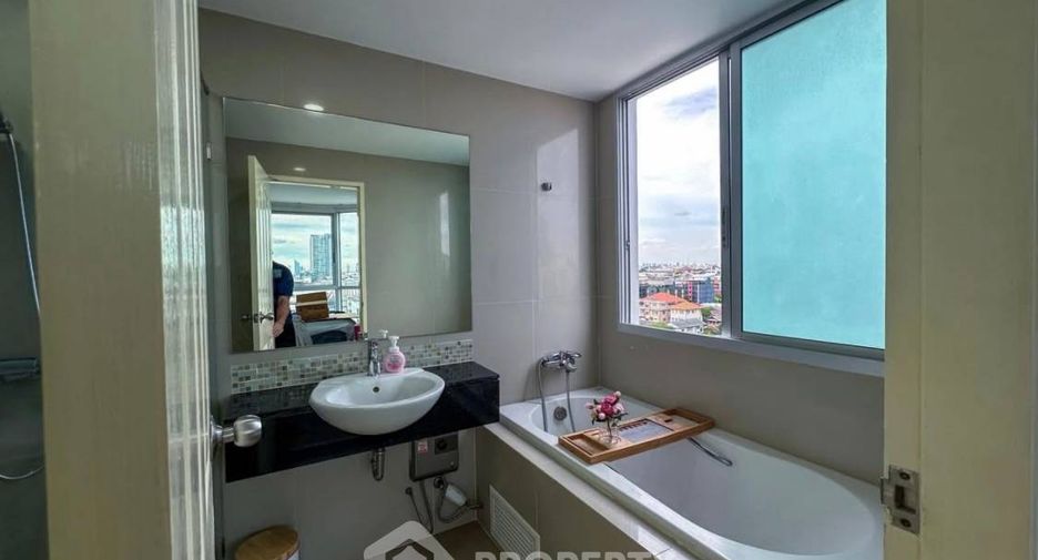 Condo en alquiler de 2 habitaciones en Khlong San, Bangkok