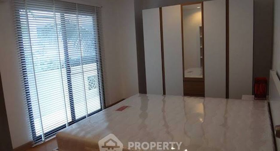 For rent 2 bedrooms condo in Bang Rak, Bangkok