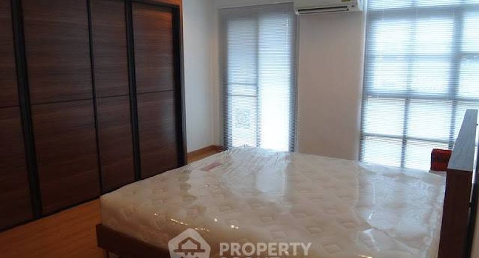 For rent 2 bedrooms condo in Bang Rak, Bangkok