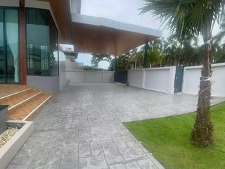 Villa en alquiler de 4 habitaciones en Bang Lamung, Chonburi