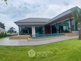 Villa en alquiler de 4 habitaciones en Bang Lamung, Chonburi