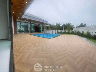 Villa en alquiler de 4 habitaciones en Bang Lamung, Chonburi