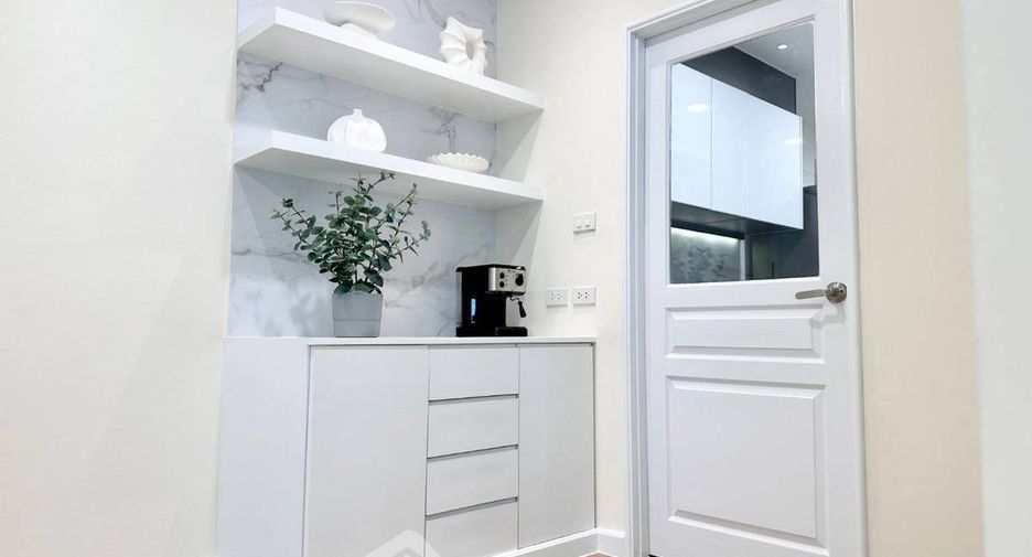 Wohnung zur Miete mit 3 Zimmer in Pathum Wan, Bangkok
