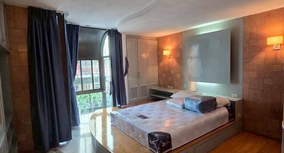 For rent 2 bedrooms condo in Pathum Wan, Bangkok
