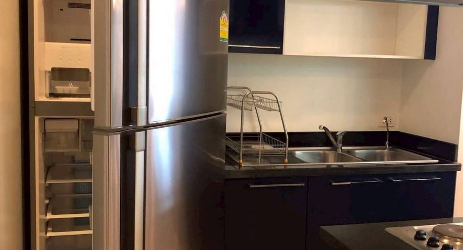 For rent 3 bedrooms condo in Khlong Toei, Bangkok