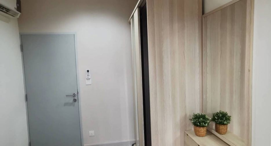 For rent 2 bedrooms condo in Huai Khwang, Bangkok