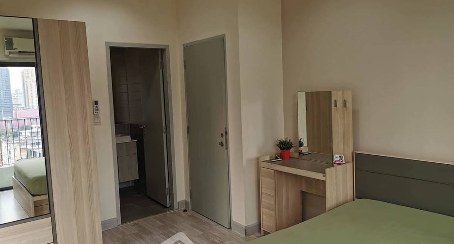 For rent 2 bedrooms condo in Huai Khwang, Bangkok