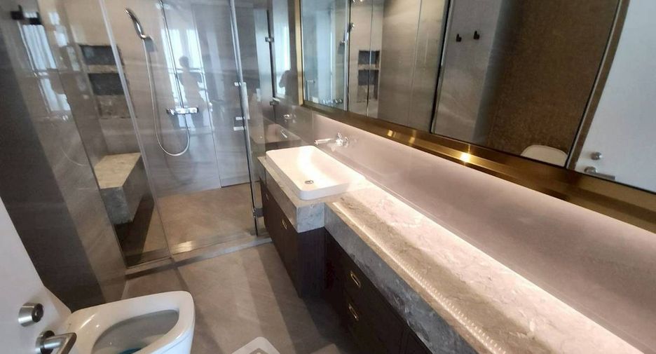 For rent 2 bedrooms condo in Pathum Wan, Bangkok