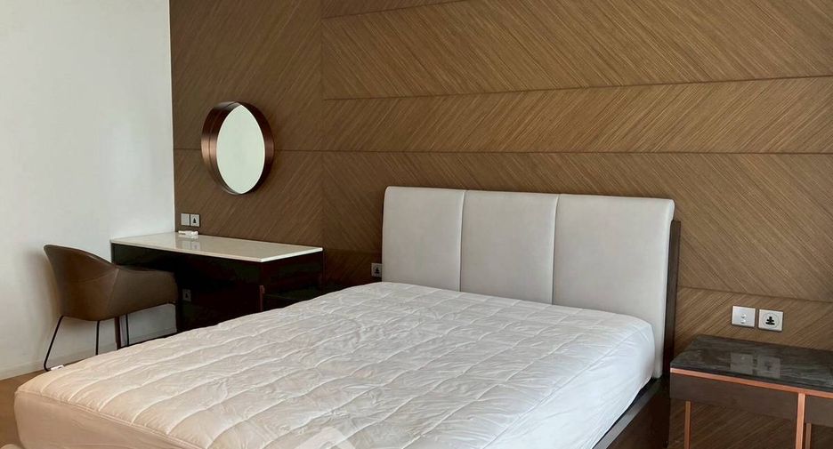 For rent 2 bedrooms condo in Pathum Wan, Bangkok