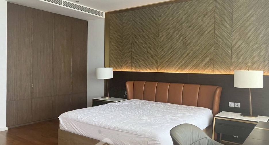 For rent 2 bedrooms condo in Pathum Wan, Bangkok