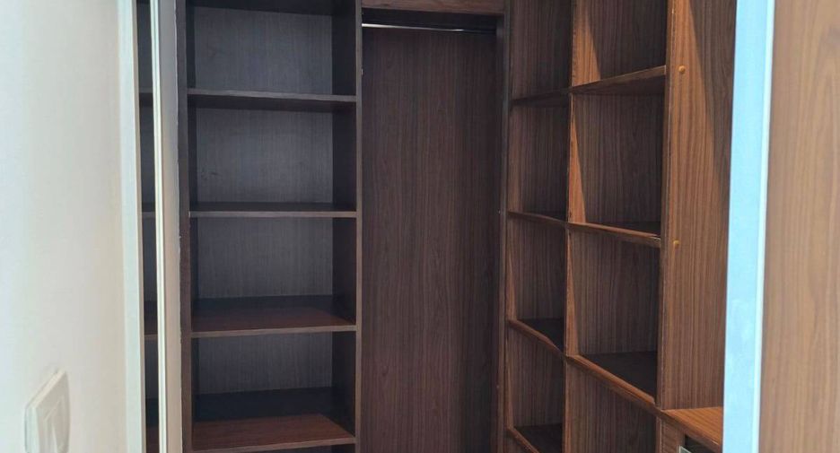 For rent 3 bedrooms condo in Pathum Wan, Bangkok