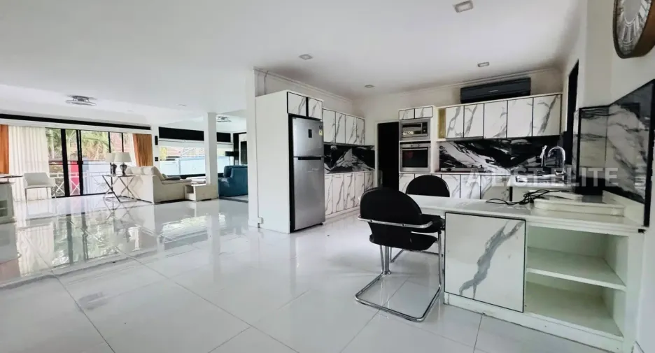 For rent 4 bedrooms house in Jomtien, Pattaya