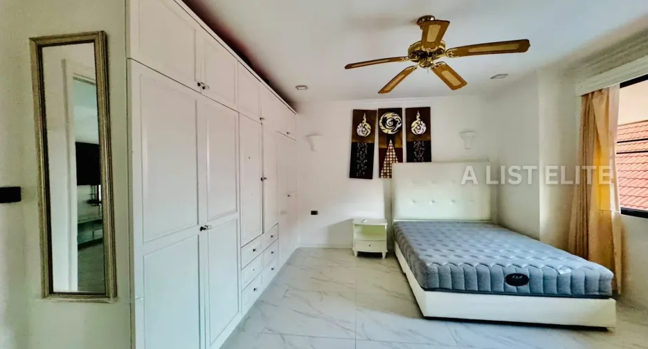 For rent 4 bedrooms house in Jomtien, Pattaya