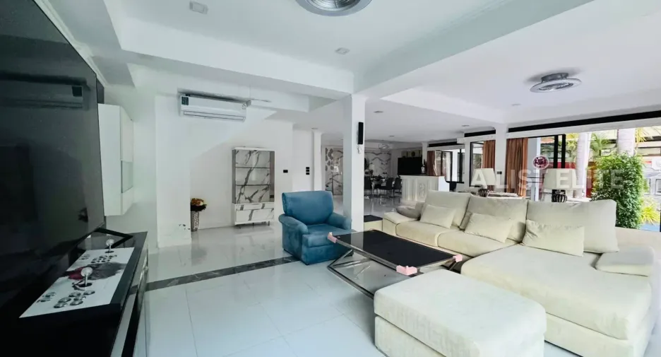 For rent 4 bedrooms house in Jomtien, Pattaya