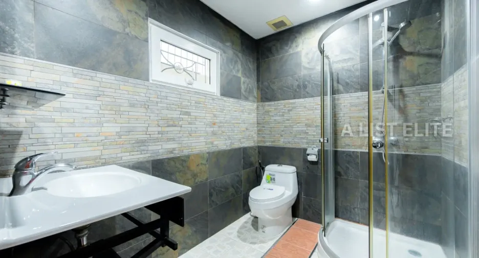 For rent 6 bedrooms house in East Pattaya, Pattaya