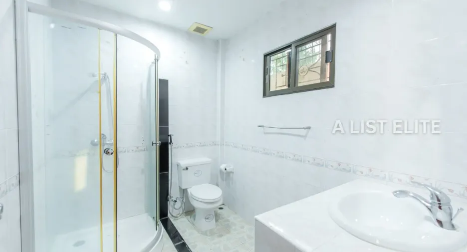 For rent 6 bedrooms house in East Pattaya, Pattaya