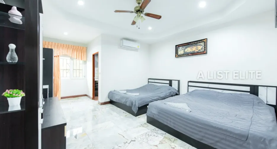 For rent 6 bedrooms house in East Pattaya, Pattaya