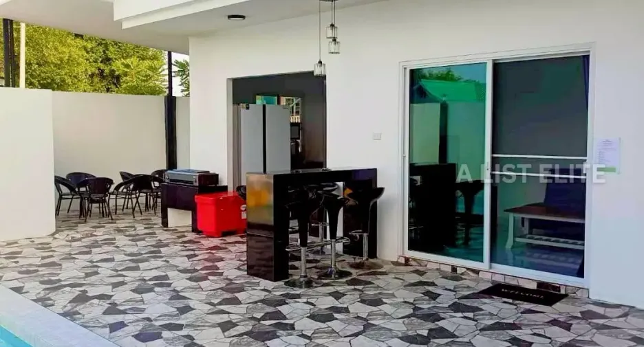 For rent 6 bedrooms house in East Pattaya, Pattaya