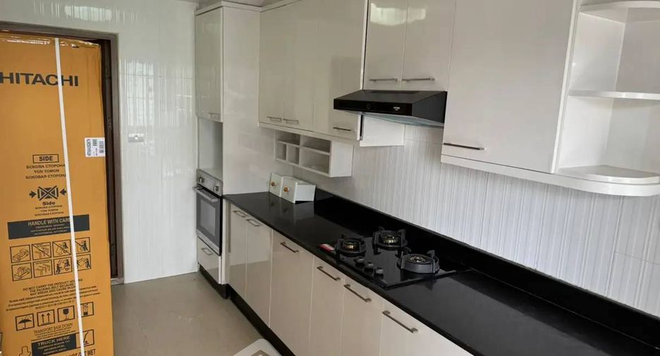 For rent 3 bedrooms condo in Khlong Toei, Bangkok