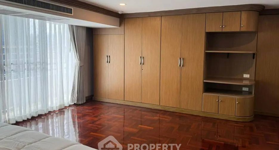 For rent 3 bedrooms condo in Khlong Toei, Bangkok